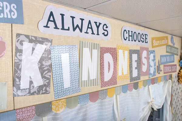 Always Choose Kindesss Wall